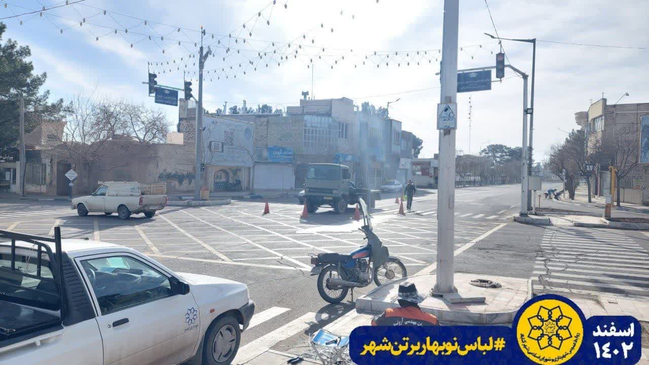 نصب ریسه نوری در چهار راه شهید احمدیان
